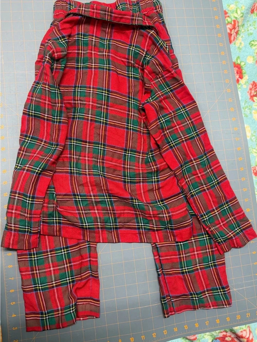 Classic Red Plaid Kids Pajama Set old navy M (8)